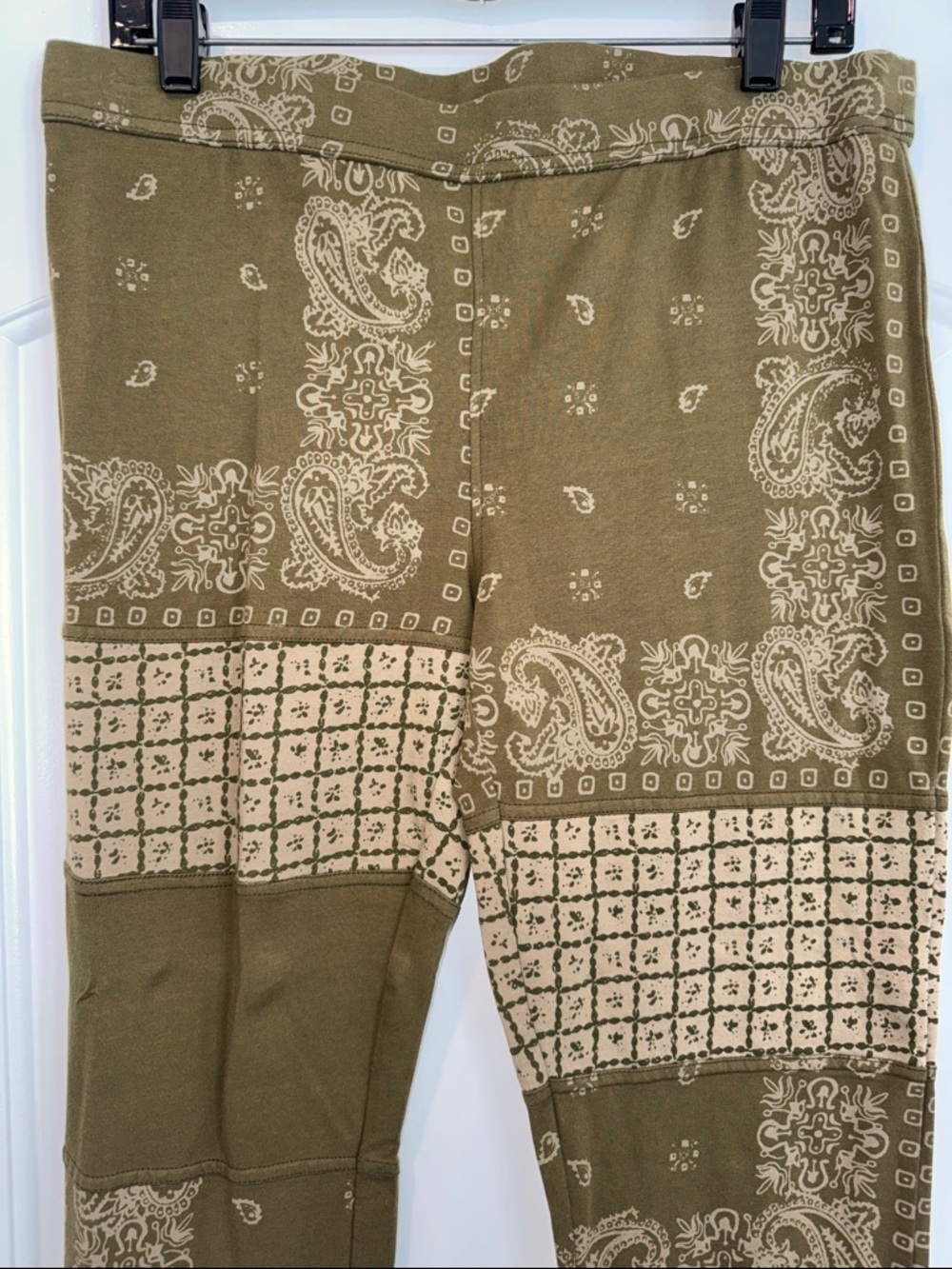 NWT Free People Olive Paisley Print Bandana Leggings Size Large - Picture 2 of 7